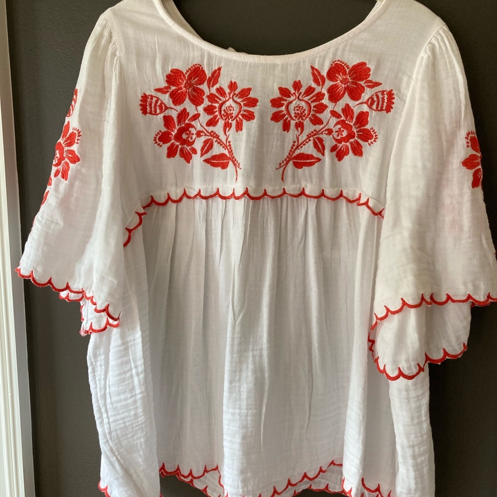 Old Navy embroidered top